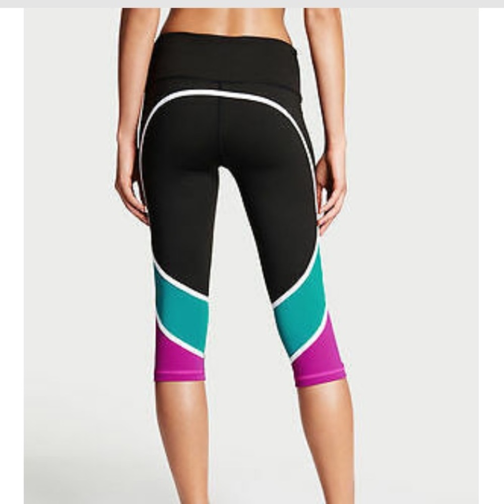 Victoria’s Secret Sport Knockout Capri- size Small